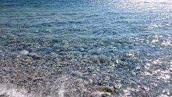 Photo de Kochilas beach protégé par des falaises
