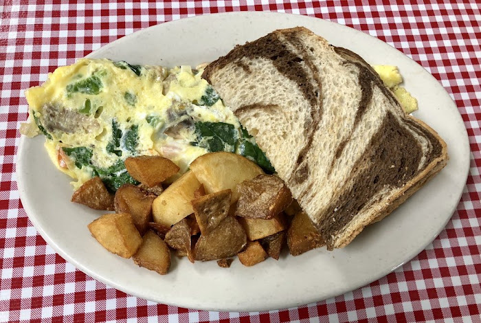 Breakfast restaurant near Gull Motel - Belfast, Maine