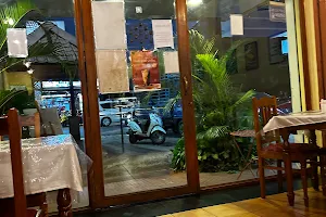 Caravela Cafe And Bistro image