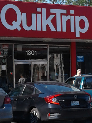 Gas Station «QuikTrip», reviews and photos, 1301 Westport Rd, Kansas City, MO 64111, USA