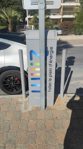 Borne de recharge de véhicules électriques Réseau Wiiiz Charging Station Vallauris