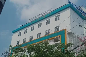 Siti Khodijah Hospital Sepanjang image