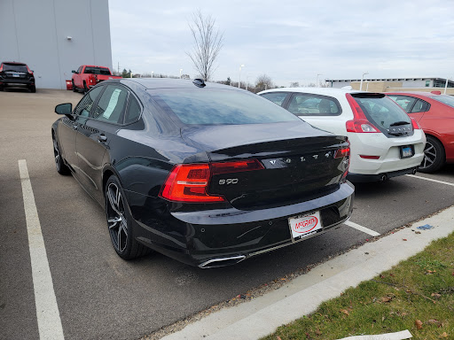 Car Dealer «McGrath Volvo Cars Barrington», reviews and photos, 300 N Hough St, Barrington, IL 60010, USA