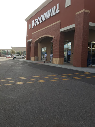 Thrift Store «99th & Camelback Goodwill Retail Store & Donation Center», reviews and photos, 10005 W Camelback Rd, Phoenix, AZ 85037, USA