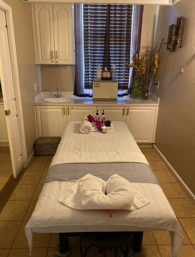 Thai Massage Therapist «The Royal Thai Spa», reviews and photos, 14501 Big Basin Way, Saratoga, CA 95070, USA