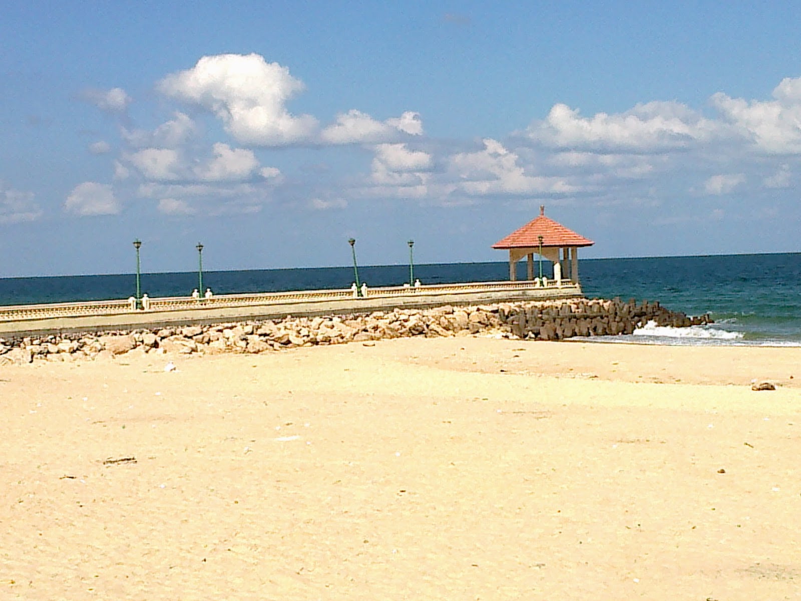 Foto de Basata Beach e o assentamento