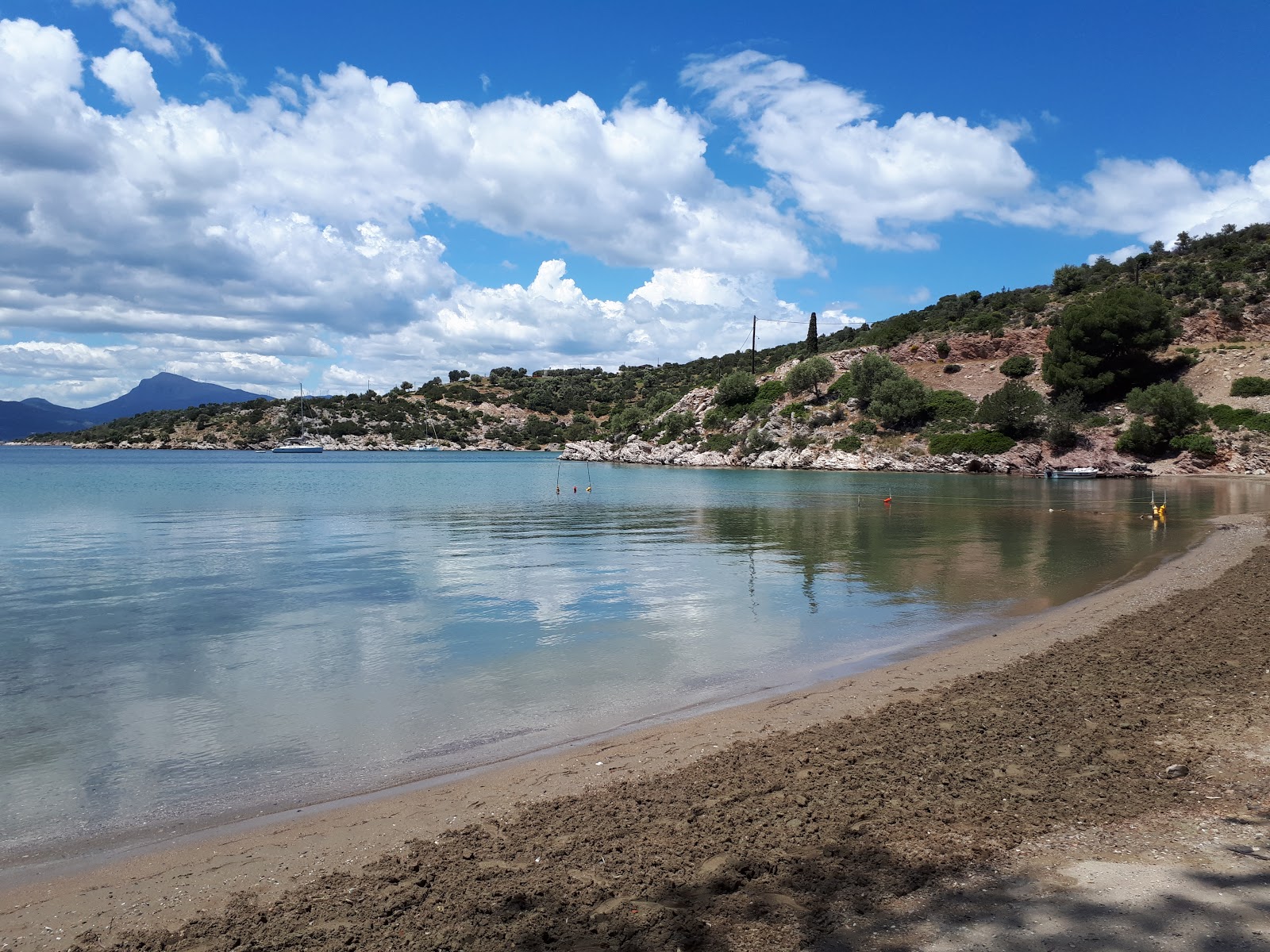 Rosikou Nafstathmou'in fotoğrafı uçurumlarla desteklenmiş