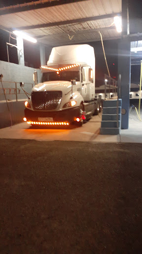 Andy's Car Wash in Eagle Pass