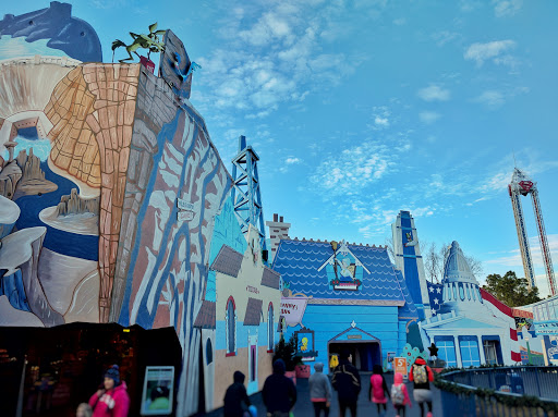 Shopping Mall «Looney Tunes Mall - Six Flags Over Texas», reviews and photos, 2201 E Road to Six Flags St, Arlington, TX 76011, USA