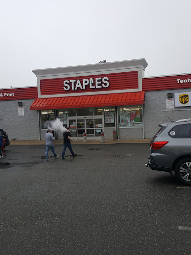 Office Supply Store «Staples», reviews and photos, 24-41 31st St, Astoria, NY 11102, USA