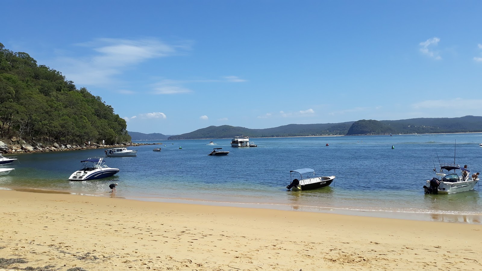 Lobster Beach'in fotoğrafı geniş bir kıyı şeridi ile birlikte