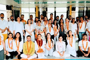 7 Chakras Yoga School image