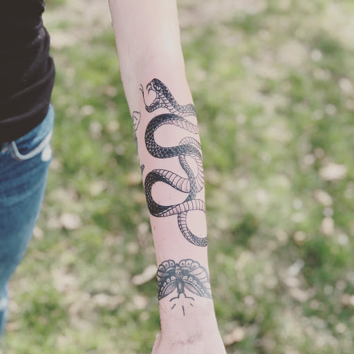 Tattoo Shop «NoodlesTattoo Co. & Studio», reviews and photos, 28W289 Warrenville Rd, Warrenville, IL 60555, USA