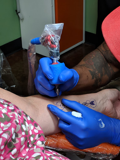 Tattoo Shop «A Thin Line Tattoo», reviews and photos, 9 E Wilson St, Batavia, IL 60510, USA