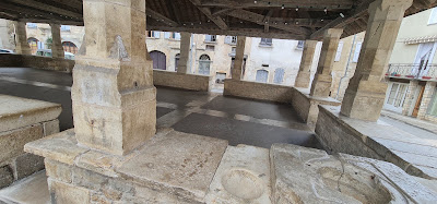 Halle de caylus à Caylus