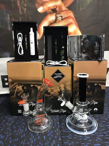 Vaporizer Store «Main Smoke Shop KC | Vape Shop», reviews and photos, 3429 Main St, Kansas City, MO 64111, USA