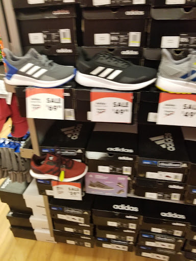 Shoe Store «Shoe Carnival», reviews and photos, 4901 Outer Loop, Louisville, KY 40219, USA