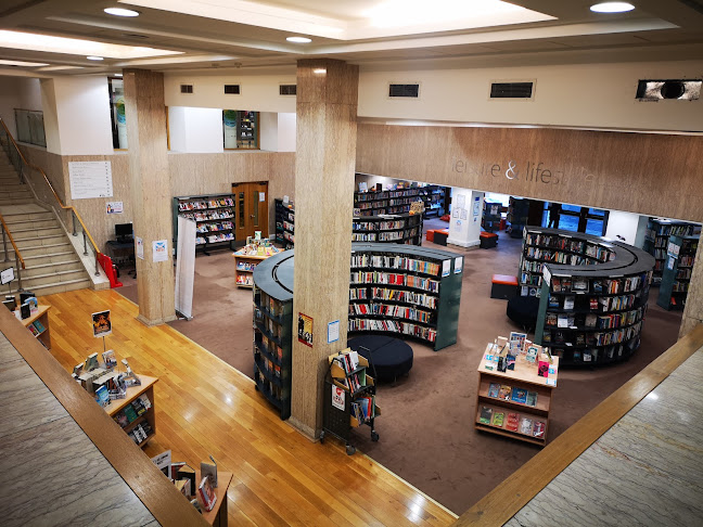 Comments and reviews of The Mitchell Library