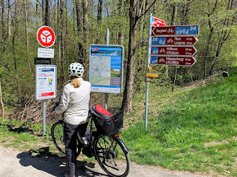 Orientierungstafel für Wanderer und Radfahrer