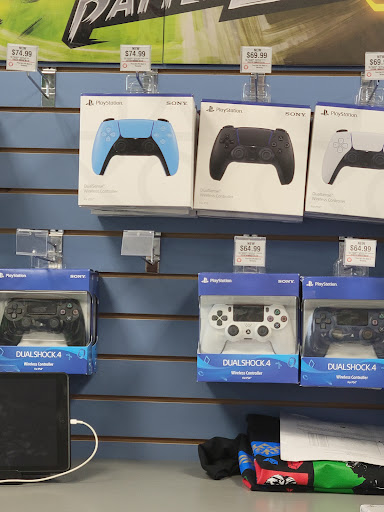 Video Game Store «GameStop», reviews and photos, 2275 NE 27th St #108, McMinnville, OR 97128, USA