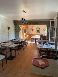 Atmosphère du Restaurant français Les P'tits Bonheurs à Villes-sur-Auzon - n°2
