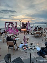 Atmosphère du Restaurant Mademoiselle Gray Plage Barrière à Cannes - n°6