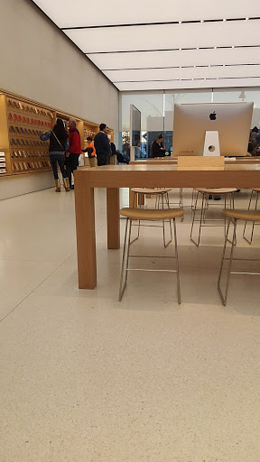 Computer Store «Apple MarketStreet», reviews and photos, 1220 Market St, Lynnfield, MA 01940, USA