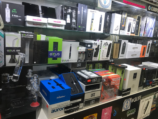 Tobacco Shop «The Hub Smoke Shop & Gifts», reviews and photos, 6410 N Oak Trafficway, Kansas City, MO 64118, USA