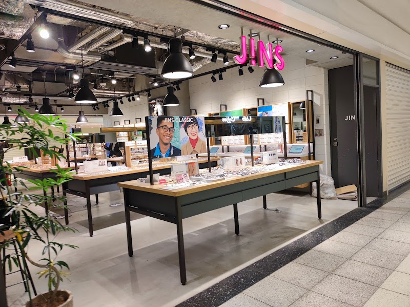 JINS 新宿サブナード店