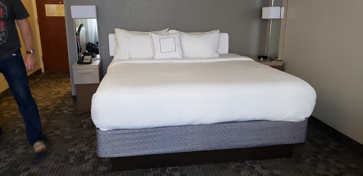 Shopping Mall «The Shops of Grand Avenue», reviews and photos, 275 W Wisconsin Ave, Milwaukee, WI 53203, USA