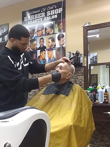 Barber Shop «House of Cuts Barber Shop & Beauty Salon», reviews and photos, 3653 E Tremont Ave, Bronx, NY 10465, USA