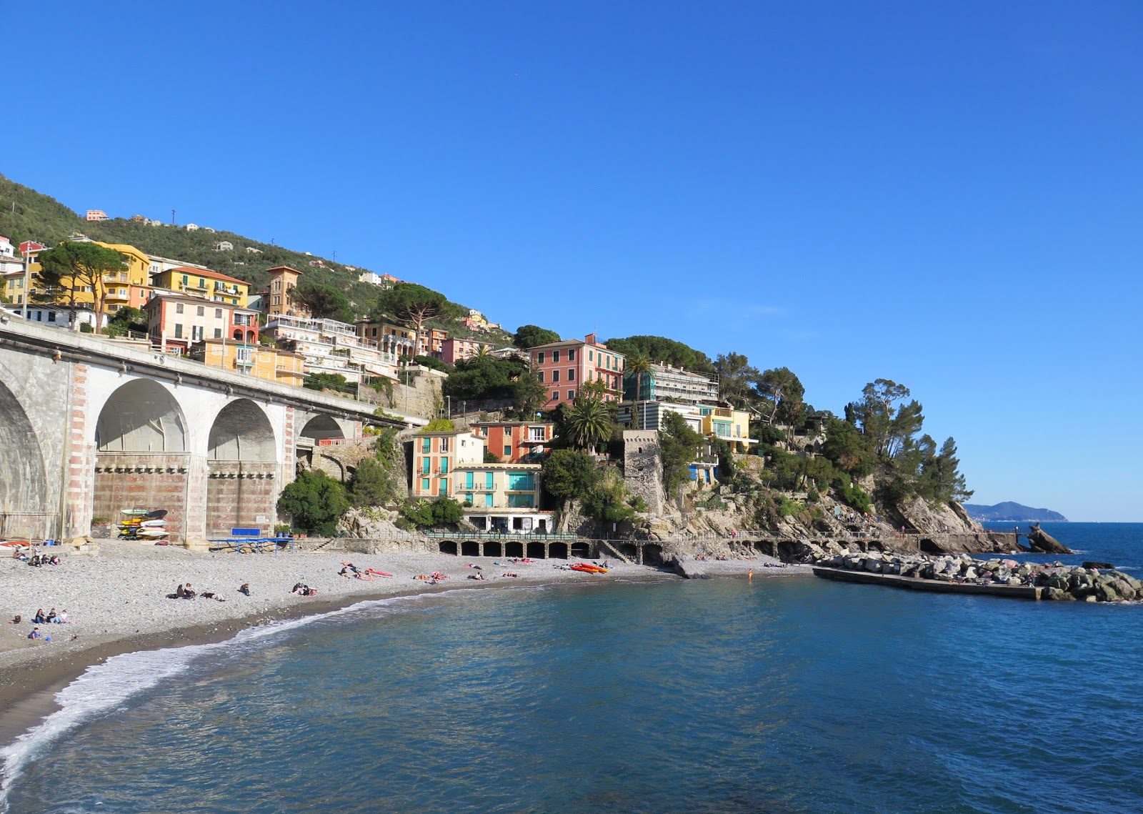 Foto van Spiaggia di Zoagli met grijze kiezel oppervlakte