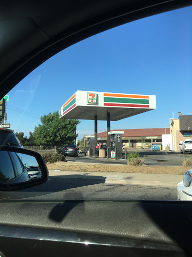 Convenience Store «7-Eleven», reviews and photos, 518 S Lovers Ln, Visalia, CA 93292, USA