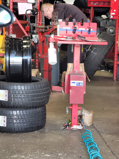 Tire Shop «Discount Tire Store - Hiram, GA», reviews and photos, 4909 Jimmy Lee Smith Pkwy, Hiram, GA 30141, USA