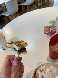 Photo n°68 de McDonald's à Val-de-Reuil ()