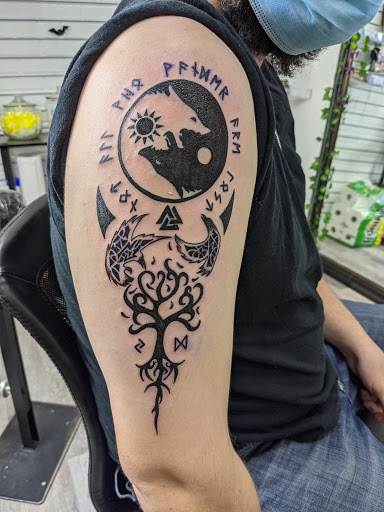 Explore cute bear tattoos ideas, creative tattoo ideas in Virginia Beach, available at The Body Bar Deluxe