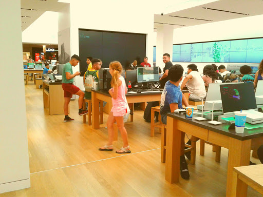 Computer Store «Microsoft Store», reviews and photos, 5015 Westheimer Rd A2421, Houston, TX 77056, USA