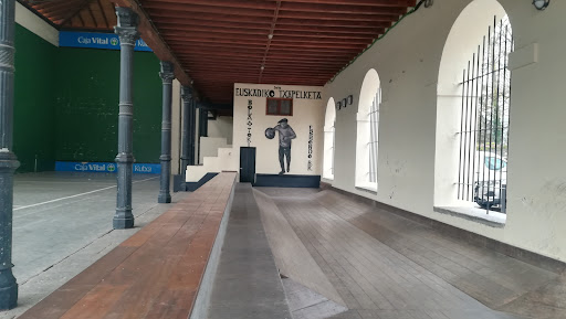 Artziniegako Udal Pilotalekua/Frontón Municipal de Artziniega en Artziniega, Álava