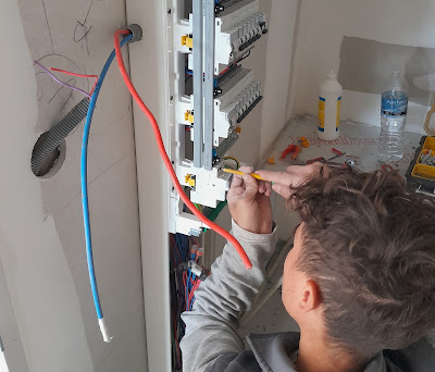 COURANT SUD ELECTRICITÉ Philippe Escanez à Les Mées