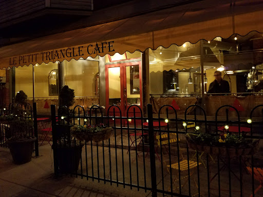 Le Petit Triangle Cafe