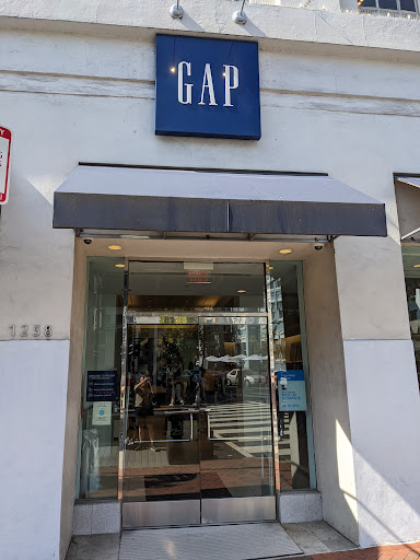 Clothing Store «Gap», reviews and photos, 1258 Wisconsin Ave NW, Washington, DC 20007, USA