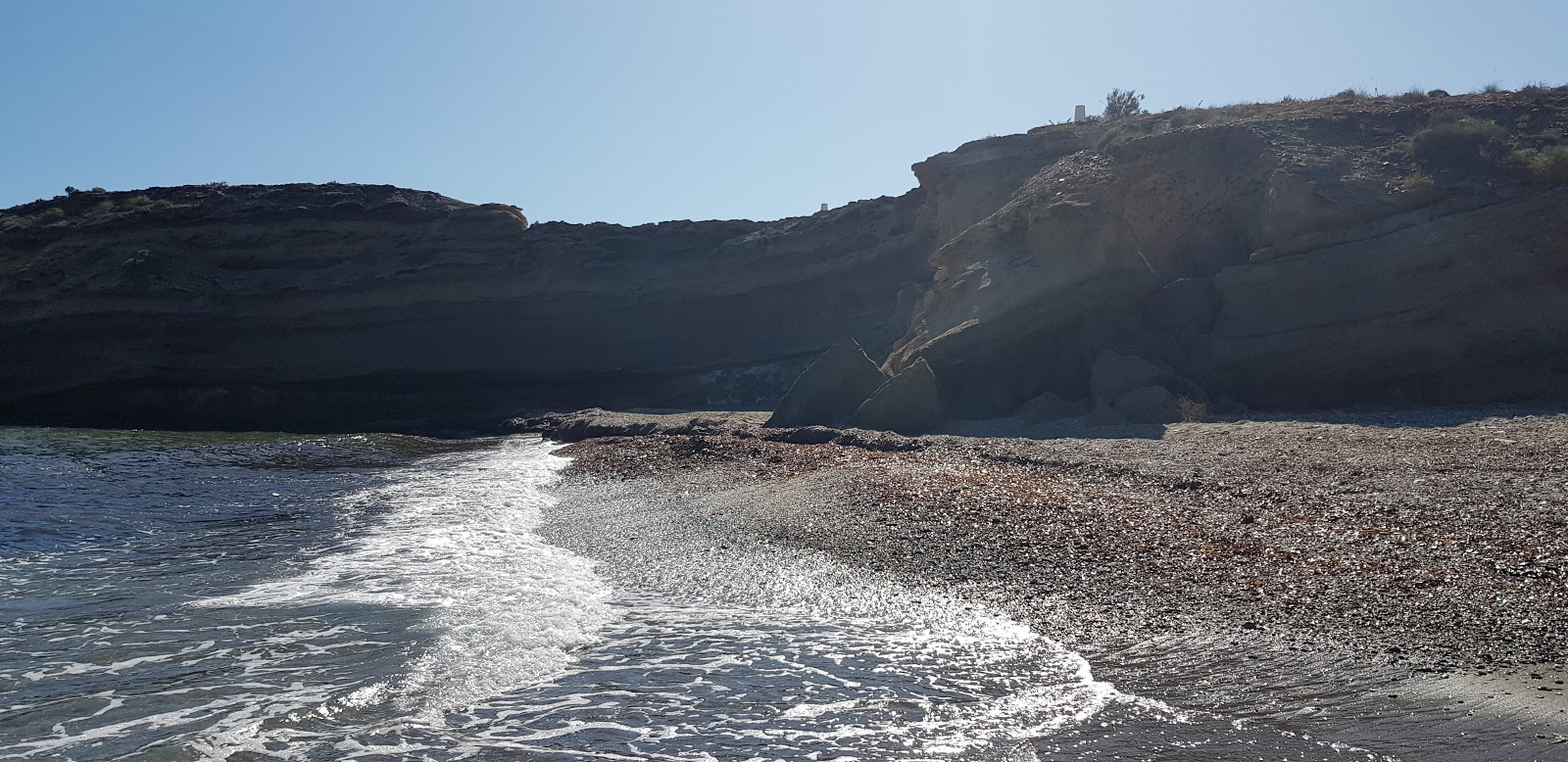 Playa el Melarco的照片 带有蓝色的水表面