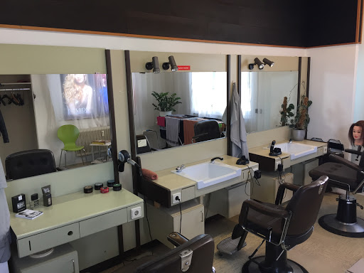 Friseur in der Pernau - Monika Egger und Akin Friseur In Wels