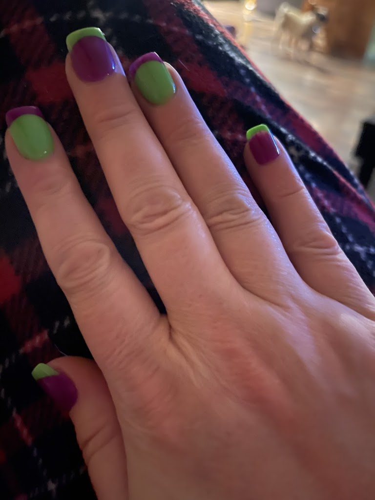 Tony's Nails 17870