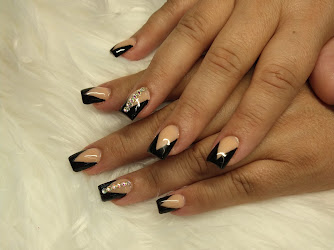 Queen Nails