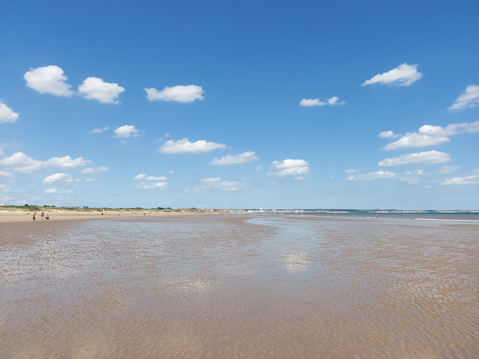 Fotografie cu Fraisthorpe beach cu nivelul de curățenie înalt