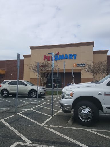 Pet Supply Store «PetSmart», reviews and photos, 9905 E Independence Blvd, Matthews, NC 28105, USA