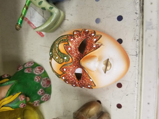 Thrift Store «Goodwill - Glendale», reviews and photos, 1622 W Glenoaks Blvd, Glendale, CA 91202, USA