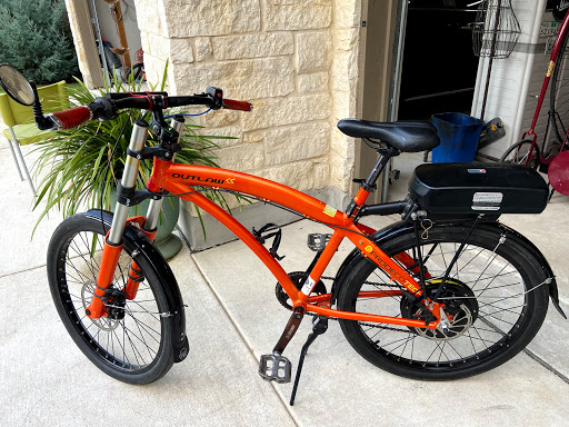 Bicycle Store «The Chain Link Bicycle Shop», reviews and photos, 139 N Castell Ave #400, New Braunfels, TX 78130, USA