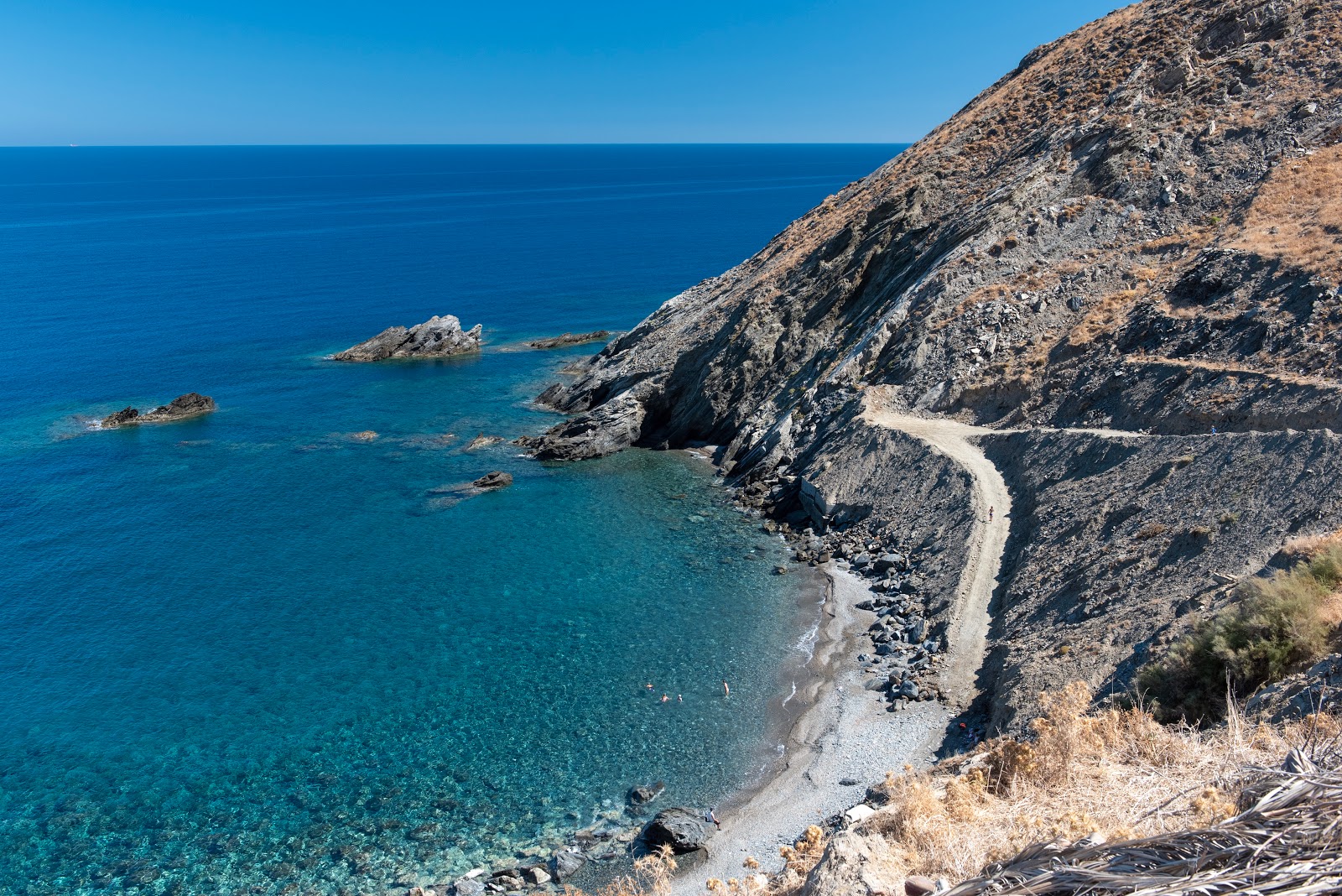 Foto di Koukistres beach con una superficie del ciottoli grigi